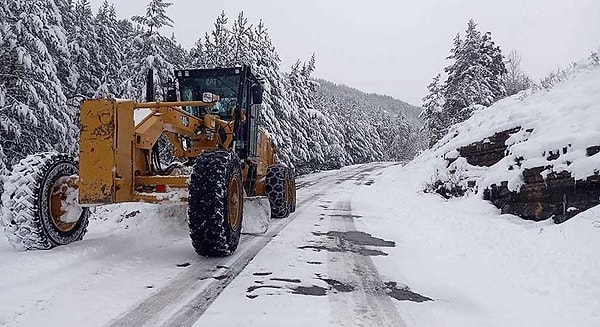 Rüzgarın Doğu Karadeniz kıyıları ile Ardahan çevrelerinde batı, kuzeybatı yönlerden kuvvetli (40-60 km/saat) esmesi beklendiğinden yaşanabilecek olumsuzluklara karşı dikkatli ve tedbirli olunması gerekmektedir.