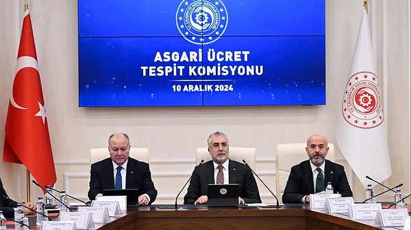 Asgari ücrette bugün kritik gün! Üçüncü kez toplanacak Asgari Ücret Tespit Komisyonu'nda bugün 2025 asgari ücret zammı için ilk rakamın telaffuz edilmesi bekleniyor.