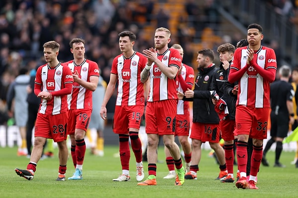 Geçen sezon Premier Lig'den düşen Sheffield United, bu sezon Championship’te 14 galibiyet, 5 beraberlik ve 2 yenilgiyle topladığı 45 puanla liderlik koltuğunda oturuyor.