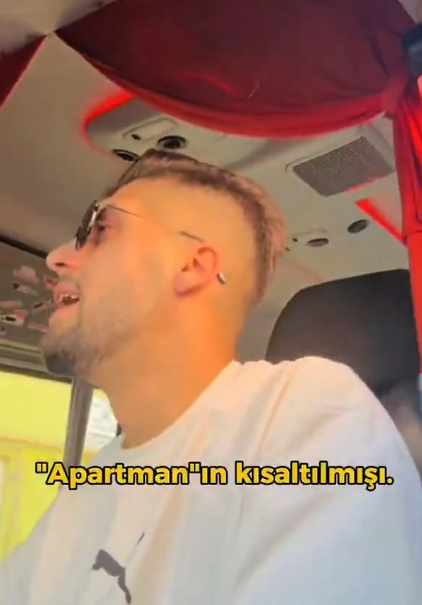 Servis şoförüne şarkıyı “apartmanın kısaltılmışı” şeklinde söylemeleri ayrı güldürdü, doyasıya eğlenmeleri ayrı güldürdü.