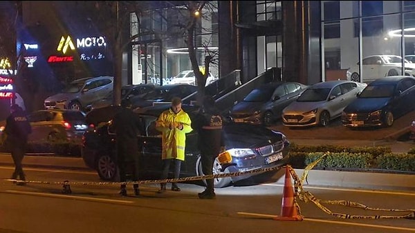 Çevredekilerin olayı ihbar edilmesi üzerine bölgeye polis ve acil sağlık ekipleri geldi.