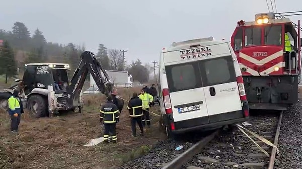 Kazada yaralanan 2 kişi, sağlık ekiplerince Babaeski Devlet Hastanesi'ne kaldırıldı.