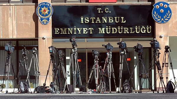 İstanbul Emniyet Müdürlüğü bir açıklama yaparak saldırganın yakalandığını açıkladı. Açıklamada saldırganın "kasten yaralama", "güveni kötüye kullanma" ve "kullanmak için uyuşturucu bulundurma" ve benzeri suçlardan toplam 16 kaydının olduğu ifade edildi.