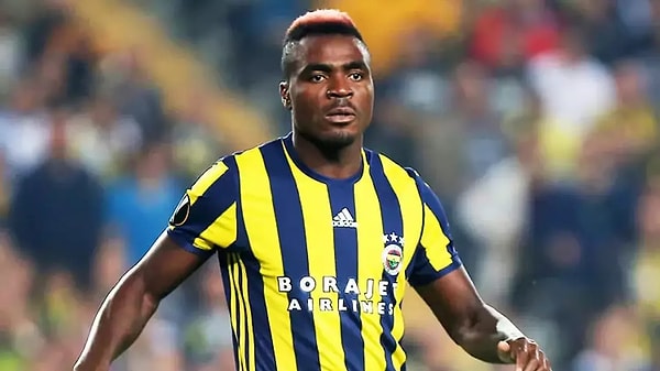 Emenike, ülkemizden ayrılsa da Fenerbahçe'den kopamadı ve hala maçları takip ederek paylaşımlar yapmayı sürdürüyor.