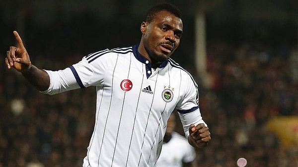 Emenike, "hayatımda bir kadın var" diyerek "Fenerbahçe'deyken de böyleydi, sadece onunla evliydi. Şu anda da devam ediyoruz onun yaşıyorum ve oğlumla kızımız var. Başka bir kadın da olmadı" dedi.