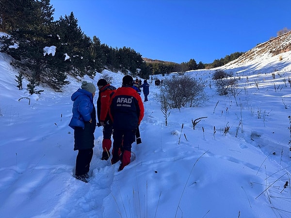 Erzurum Palandöken Dağı'na çığ düştü. Çığın düştüğü esnada Judo Milli Takımı'nın bölgesine tırmandığı ifade edildi. 3 kişinin kurtarıldığı, 2 kişinin çığ altında kaldığı belirtildi.