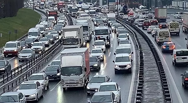 Radyo Trafik Yolda, istatistiklerden elde ettiği verileri kamuoyu ile paylaştı. 16 bin 483 kaza ile ilgili verilerde en çok kaza olan yol da belli oldu.