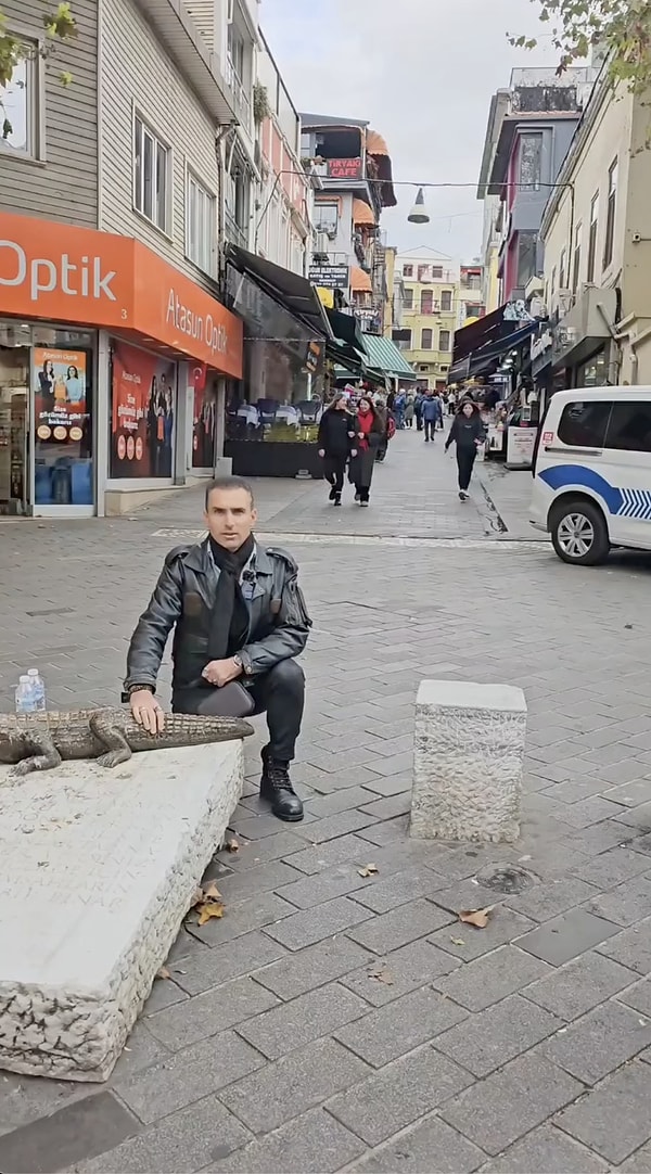 Geçtiğimiz günlerde yazar ve araştırmacı Ercğment Sarıkaya, Kadıköy'ün göbeğinde bulunan bu timsahların hikayesini anlattı.