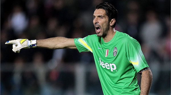 25. sırada İtalyanların efsane kalecisi Gianluigi Buffon var.