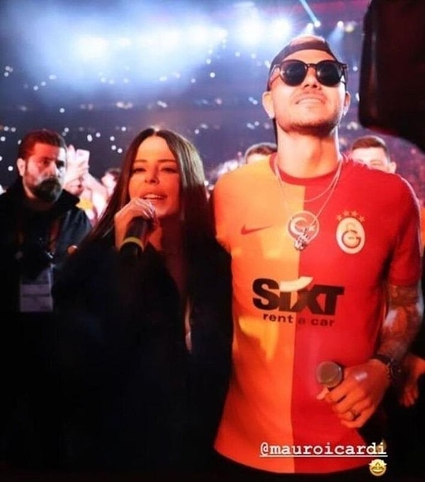 Şıklarda da Icardi'nin belalı müstakbel eski eşi Wanda Nara'nın yer alması izleyiciye kahkaha attırdı.