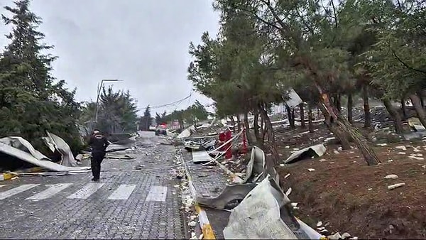 İhbar üzerine bölgeye çok sayıda itfaiye ve sağlık ekibi sevk edildi. Anadolu Ajansı'na açıklamalarda bulunan İçişleri Bakanı Ali Yerlikaya ölü sayısının 12 yararlı sayısının da 4 olduğunu duyurdu.