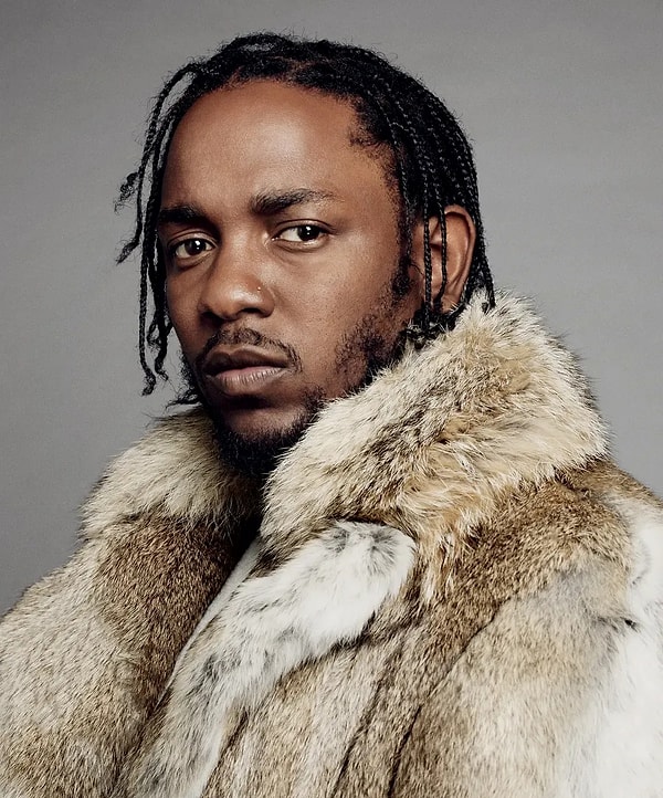 Kendrick Lamar,  Billboard Staff tarafından 'Yılın En İyi Pop Şarkıcısı' seçildi. 2025 yılına zirveyi kucaklayarak girecek olan Lamar için, 2024'ün tüm zorlukları geride kalacak gibi gözüküyor.