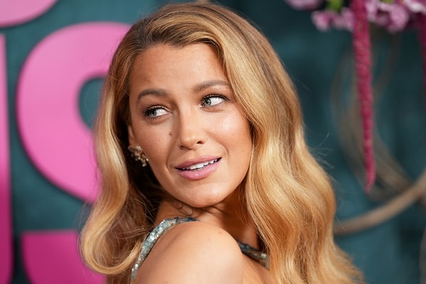 'Gossip Girl'ün Serena van der Woodsen'ı olarak bir neslin genç kızlığına imajıyla damga vurmuş ve ikonikleşmiş Blake Lively'i mutlaka tanıyorsunuzdur.