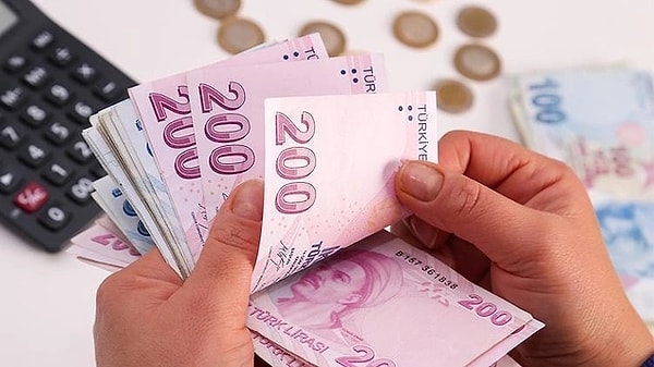 Dün akşam saatlerinde milyonlarca çalışanı ilgilendiren bir konu yanıt buldu ve Çalışma ve Sosyal Güvenlik Bakanı Vedat Işıkhan, asgari ücreti 22 bin 104 TL olarak açıklandı.