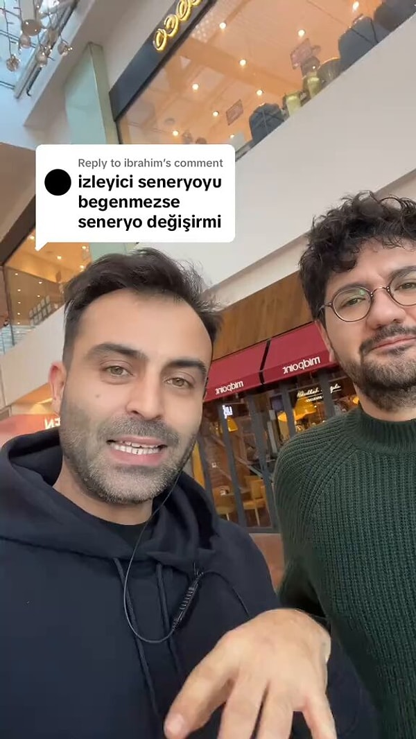 Sertdemir'in verdiği yanıt, dinleyenleri şaşırtacak cinstendi: "Tanınan senarist haftalık 300 bin TL, ortalama senarist ise yaklaşık 100 bin TL ile başlıyor."