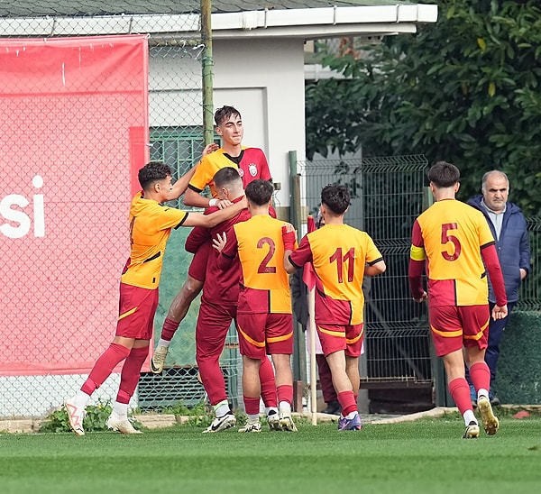 U17 Elit A Ligi’nin 19. haftasında Galatasaray, Florya Metin Oktay Tesisleri’nde Fenerbahçe’yi ağırladı.