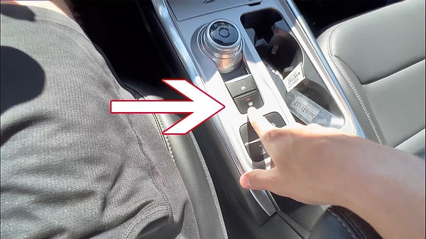 Auto Hold, yeni nesil otomobillerde sıkça gördüğümüz bir sistem. Bu teknoloji, özellikle sürücülere büyük konfor sağlıyor.