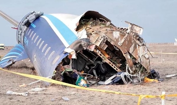 Rus yetkililer ise kazanın teknik bir arızadan kaynaklandığını savunarak uçağın yakıtının bittiği ihtimali üzerinde duruyor. Ancak uzmanlar yere çakılan uçağın patladığını ve yakıtın tamamen tükenmediğini belirtiyor.