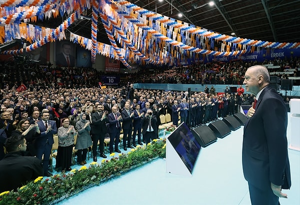 Cumhurbaşkanı Erdoğan, "Güya bizi beğenmediği için kapıyı çarpıp gidenlerin kısa sürede nasıl bir hayal kırıklığına uğradıklarını hep birlikte görüyoruz." dedi.