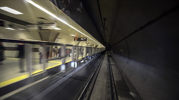 Vatandaşlar metro hatlarından 1 Ocak'ta ücretsiz ulaşım sağlayabilecek.