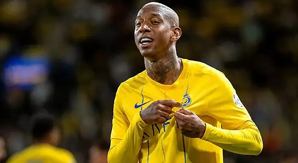 Transfer imzaya kaldı derken Anderson Talisca'nın Fenerbahçe'ye gitmesi beklenirken oyuncunun menajeri ile Al Nassr yönetimi son anda beklenmedik bir anlaşmazlık yaşadı.