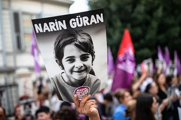 Gelen ilk bilgilere göre, Narin Güran davasında tüm savunmalar tamamlandı. Mahkeme Başkanı sağlık ekibi talep etti. Aradan sonra kararın açıklanacağı duyuruldu.