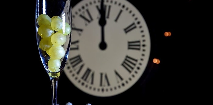 How to Perform the 12 Grapes New Year's Ritual: Timing, Meaning, and Steps