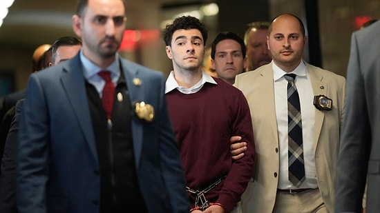 Accused CEO Killer Luigi Mangione Gains Support as Courtroom Sweater Sells Out