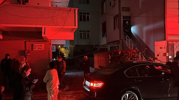 Patlamalarda toplam 14 kişi yaralanırken, olay yerine çok sayıda polis ve sağlık ekibi yönlendirildi.