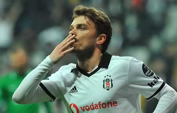 Beşiktaş sonrası kısa bir süre kulüpsüz kalsa da 6 ay sonra Karagümrük'e imza attı ancak burada da kariyeri farklı olmadı.