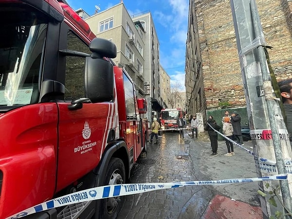 Haber verilmesi üzerine olay yerine çok sayıda itfaiye, polis ve sağlık ekibi sevk edildi.