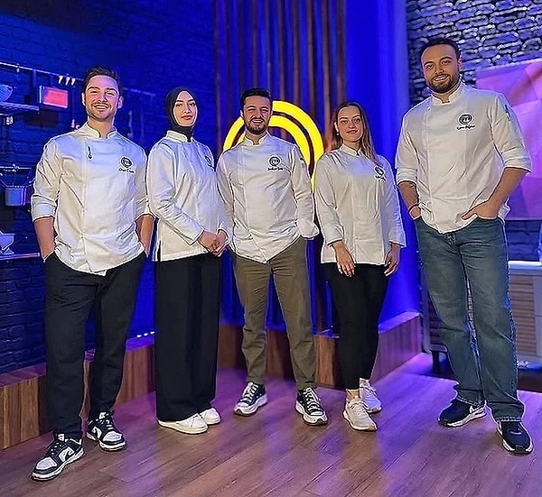 2. MasterChef'te final ateşi resmen yandı! Final dörtlüsü sonunda belli oldu. Semih, Onur ve Eda'dan sonra dördüncü isim de belli oldu. MasterChef'te dördüncü finalist kim oldu? MasterChef'te kim elendi?