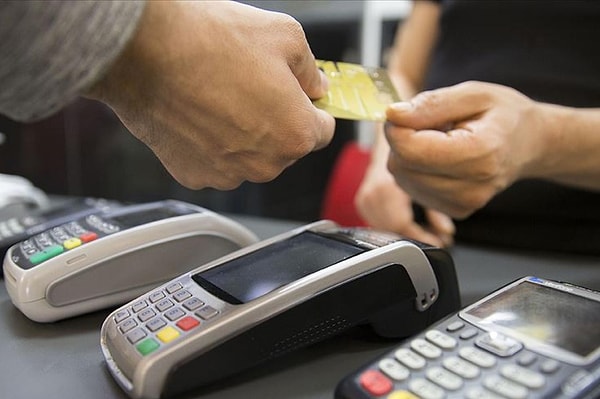 TÜİK’in verileri artan yoksulluk oranları ve yaşam koşullarındaki zorlukların derinleştiğini ortaya koyarak Türkiye’nin ekonomik tablosunu yeniden gündeme taşıdı.