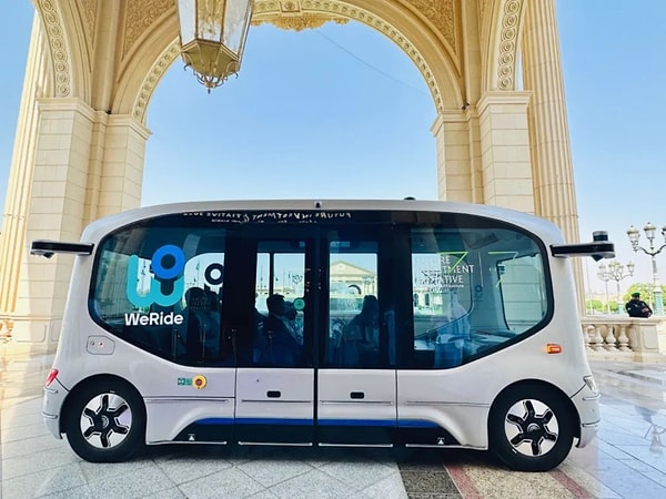 Robobus, saatte maksimum 40 kilometre hıza ulaşabiliyor ve sabah-akşam yoğun saatlerde, yağmurda ve karda bile güvenli bir şekilde hizmet verebiliyor.