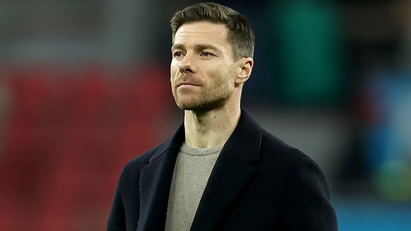 Tayland'da dolandırıcıların, eski futbolcu Xabi Alonso adına sahte bir sosyal medya hesabı açarak, uçak bileti ihtiyacını gerekçe gösterip çok sayıda kişiden para topladığı ortaya çıktı.