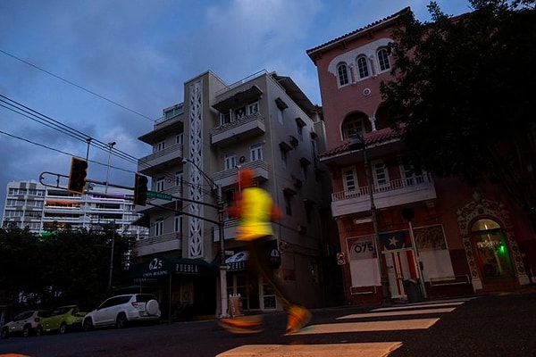 Gazete Duvar’da yer alan habere göre, elektrik şebekesindeki arızaya neyin sebep olduğu netlik kazanmazken, yerel basına yansıyan haberlerde, ülkenin güney kıyısındaki Guayanilla'da başlayan bir 'zincir reaksiyona' işaret edildi.