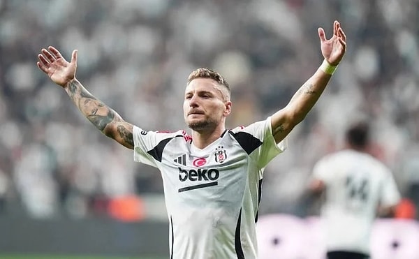 Beşiktaş'ta kısa sürede iyi bir performans sergileyen Immobile'yi eski hocası Simone Inzaghi'nin istediği öğrenildi.