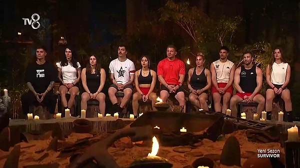 Survivor 2025 enfes bir bölümle ekran yolculuğuna başladı. Yarışmacıların 2 ayrı oyunda yer aldığı yarışmada nefes nefese bir mücadele yaşandı. All Star kadrosunda yer alan Barış Murat Yağcı, oyun sonrası aniden baygınlık geçirdi. Bayılmasıyla tüm arkadaşlarını başına toplayan Murat, sedyeyle götürüldü. O anlar ilk bölüme damga vurdu.