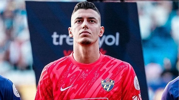 Siyah-beyazlılar, Trendyol Süper Lig'in yeni ekiplerinden Eyüpspor’un kalecisi Berke Özer’i transfer etmek istiyor. Berke Özer, Eyüpspor’da sergilediği başarılı performansla dikkatleri üzerine çekmeyi başarmıştı.