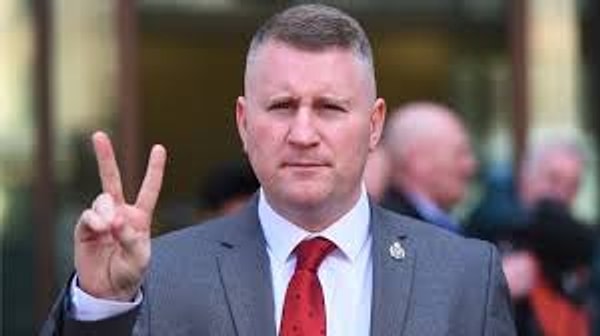 İngiltere’deki aşırı sağcı “Britain First” partisinin lideri  Paul Golding, Türk ve İslam karşıtı paylaşımlarına devam ediyor.