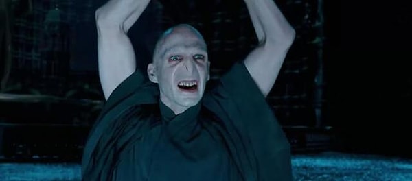 "Voldemort’un hareketi, bozuk bir sistemin karanlık yüzünü yansıtıyor olabilir," diyen hayranlar, bu tür hikayelerin toplumsal adaletin nasıl sağlanması gerektiği konusundaki tartışmaları ateşlediğini ifade ediyor.