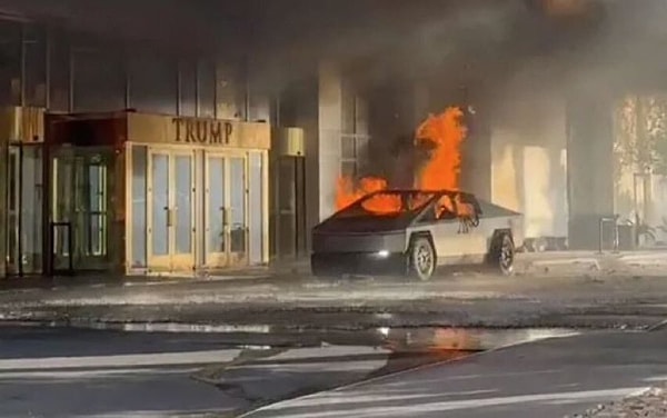 A Tesla Cybertruck exploded in front of the "Trump International" hotel in Las Vegas, USA.