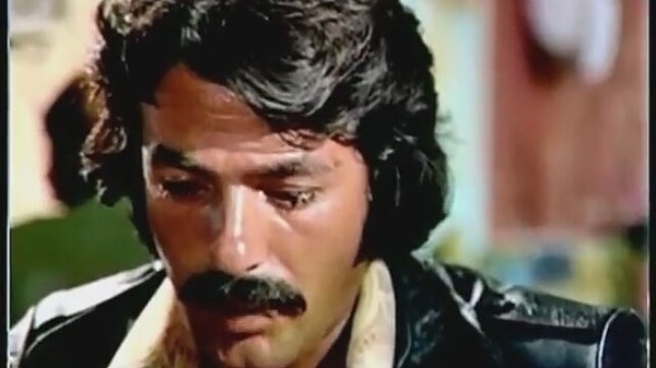 Ferdi Tayfur'un 1977 yılında başrolünü üstlendiği "Derbeder" filmi, Türk sinema tarihinde önemli bir yer edindi.