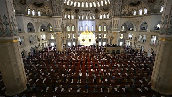 Diyanet'in 3 Ocak tarihli Cuma hutbesi başlığı “Müminin Hayatında Umutsuzluğa Yer Yoktur” oldu.