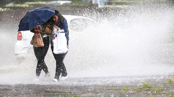 Meteoroloji Genel Müdürlüğü 4 Ocak Cumartesi günü hava tahmin raporunu paylaştı. Meteorolojiden yapılan açıklamada “Kuvvetli yağışlara dikkat” uyarısı yapıldı.