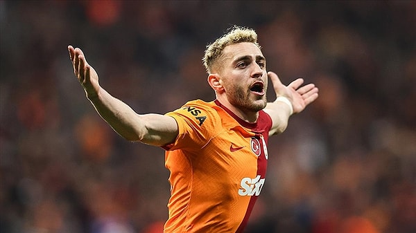 14. dakikada Galatasaray'da Barış Alper Yılmaz, Nielsen ile girdiği ikili mücadelede topun taca çıkmasının ardından hakem tacı Galatasaray lehine verdi. Ancak Barış Alper, topun kendisinden çıktığını hakeme söyleyerek taç kararının rakip takım lehine değiştirilmesini sağladı.