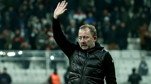 Gazeteci Fatih Doğan ise Beşiktaş'ın ilgilendiği teknik direktörler konusunda uzun bir liste yayınladı. Sergen Yalçın'dan olumsuz yanıt alan Beşiktaş'ın listesi şu şekilde: