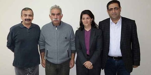 Gazeteci Alican Uludağ bu paylaşımı alıntılayarak "MHP, Abdullah Öcalan'ı affa gerek kalmadan İmralı'dan çıkarıp, ev hapsine almanın formülünü buldu." dedi.