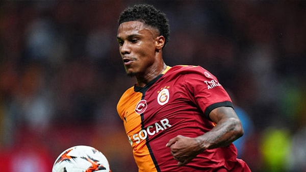 Galatasaray'ın yeni yüzlerinden diyebileceğimiz İsmail Jakobs'u yavaş yavaş daha fazla tanımaya başlıyoruz.