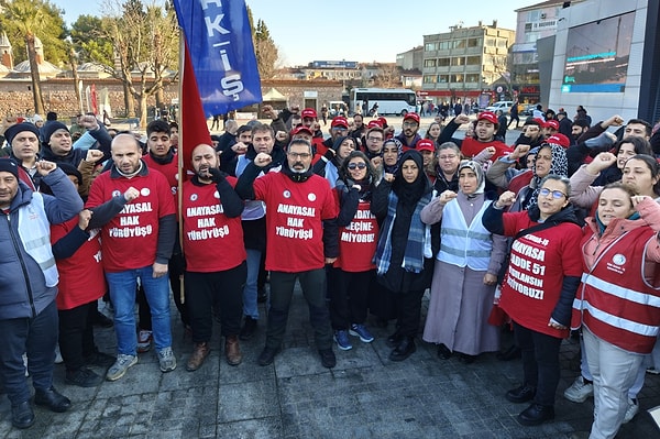 İşçilerin direnişiyle ilgili Çalışma ve Sosyal Güvenlik Bakanlığı’nın katılımıyla toplantı gerçekleşti. Toplantıya Bakan Işıkhan, TekGıda İş Sendikası, işçiler ve işverenler katıldı.